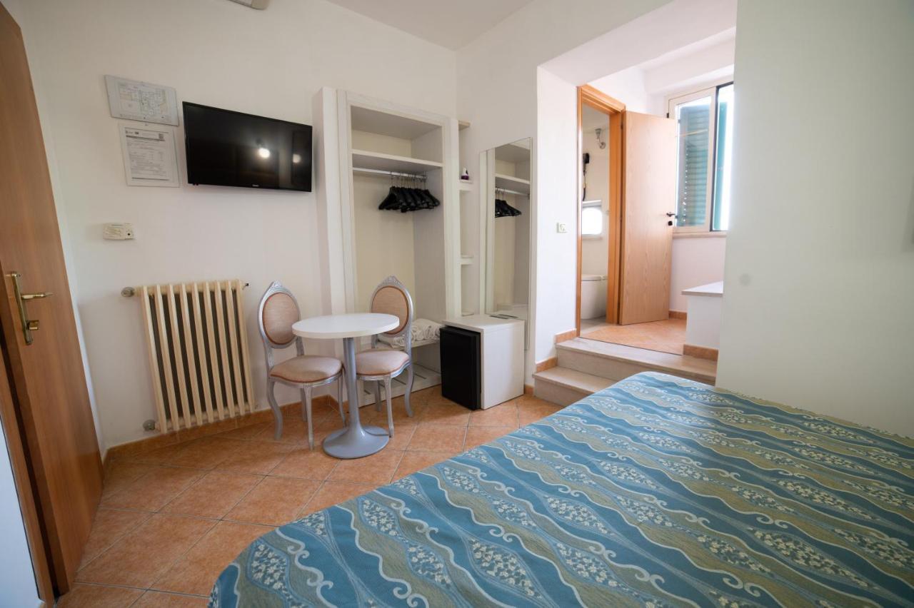 Hotel Villa A Mare 罗迪-加尔加尼科 外观 照片